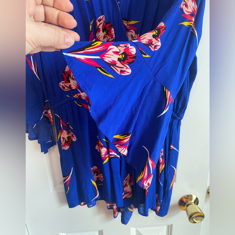 Express Size Medium Blue Floral 3/4 Sleeve Romper Short Rayon Summer - Picture 4 of 5